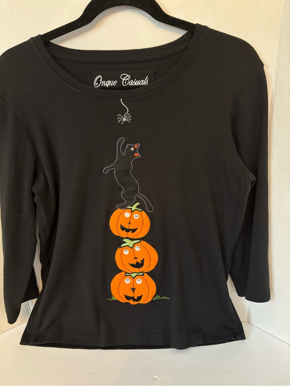 Onque Casuals Black 1/4 length Sleeve Top with Pumpkin Stack & Cat